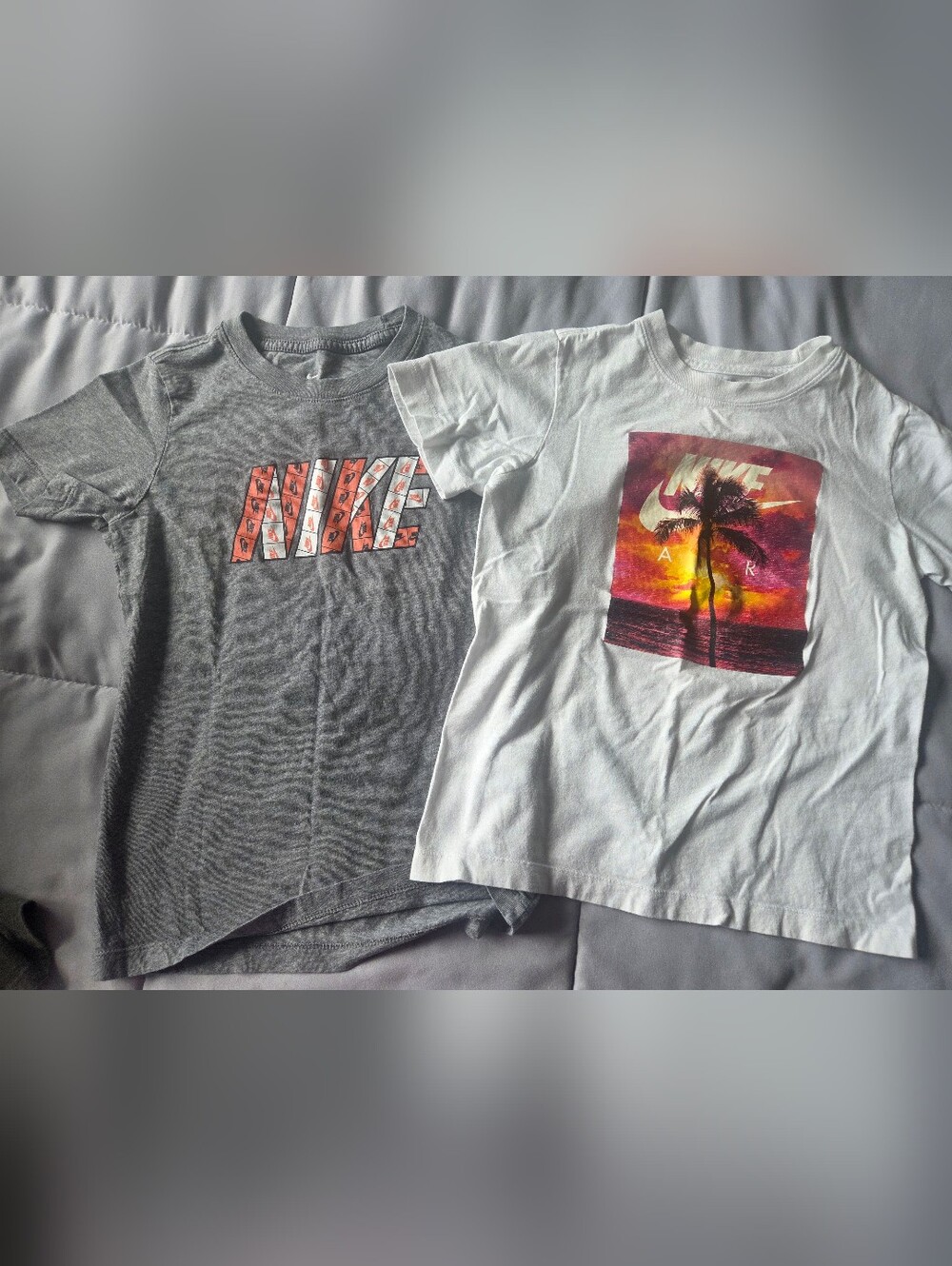 Nike Kids Short-Sleeve Tees in Gray and White with Sunset Graphic Sz SM.